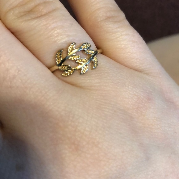 A leaf ring - Picture 2 of 2